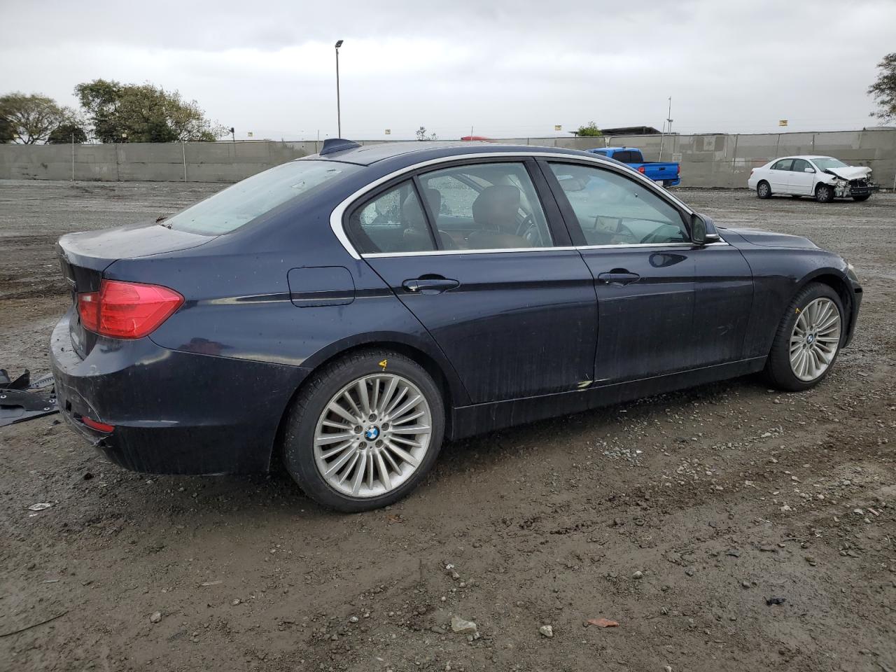 2012 BMW 3er VIN WBA3A5G58CNN65786 Copart auction photo, stripped damage thumbnail 3