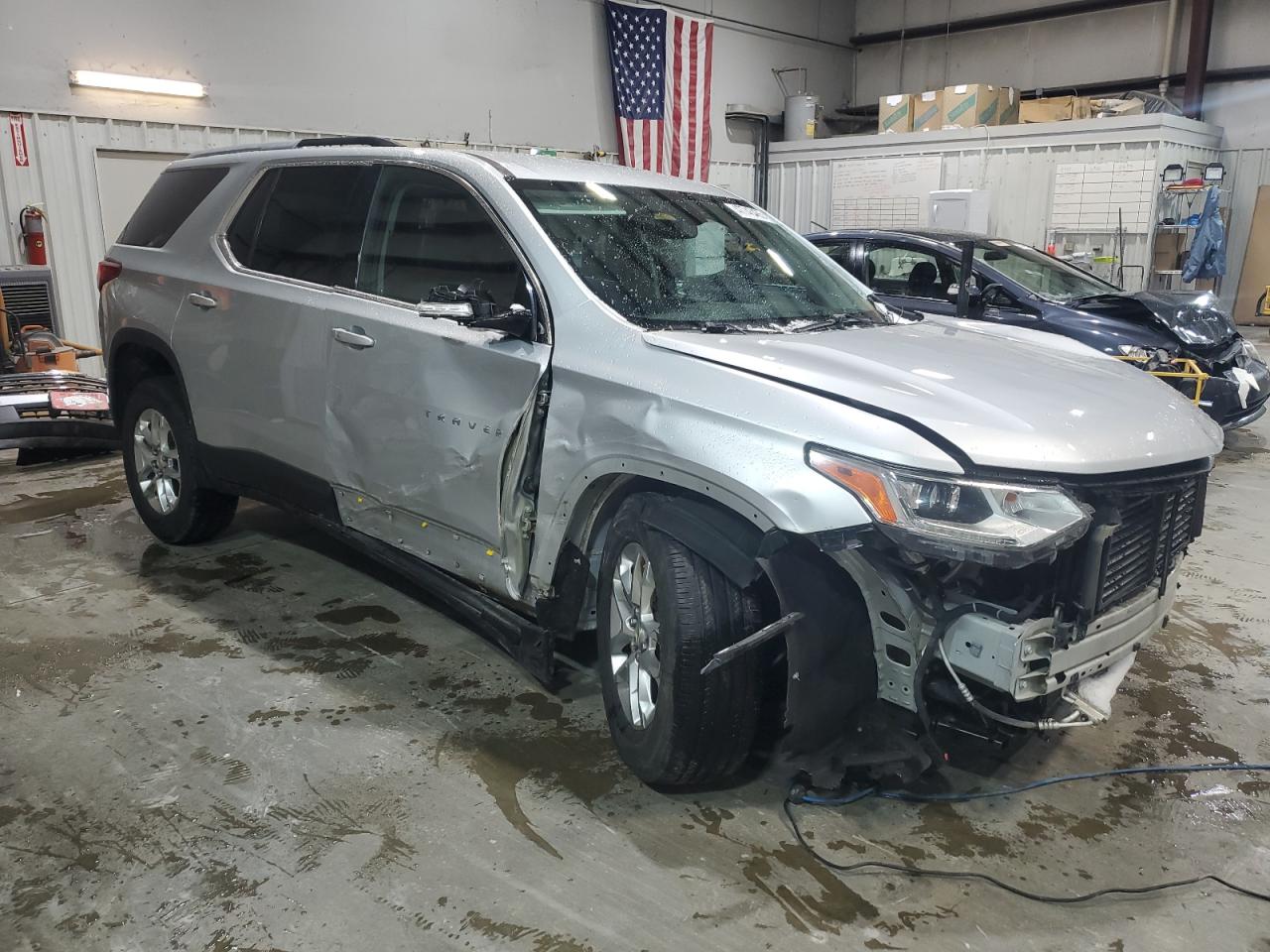 2018 Chevrolet Traverse VIN 1GNEVGKW8JJ235329 Copart auction photo, front end / hail damage thumbnail 4