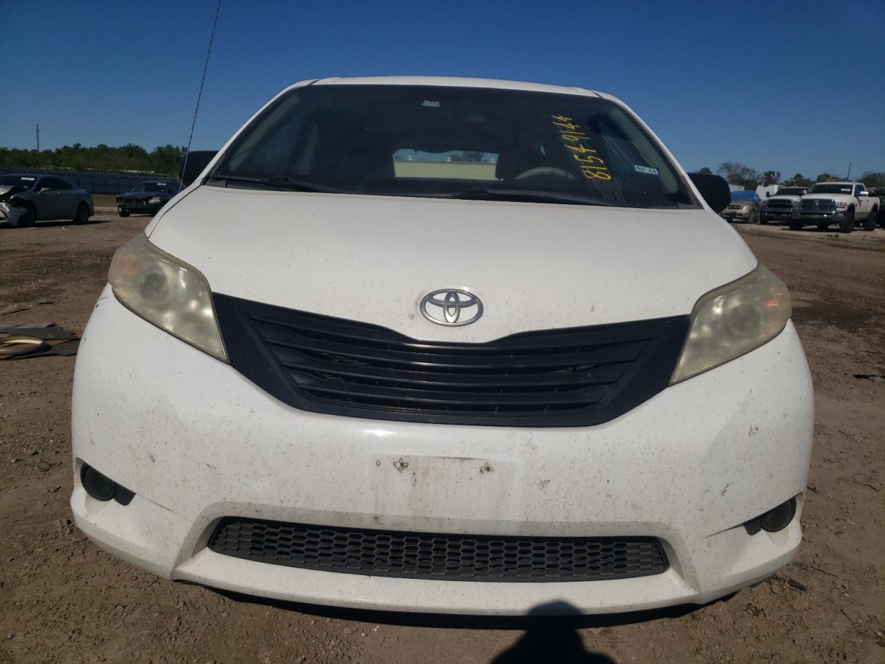 2011 Toyota Sienna VIN 5TDKA3DCXBS007842 Copart auction photo, rear end / minor dent/scratches damage thumbnail 5