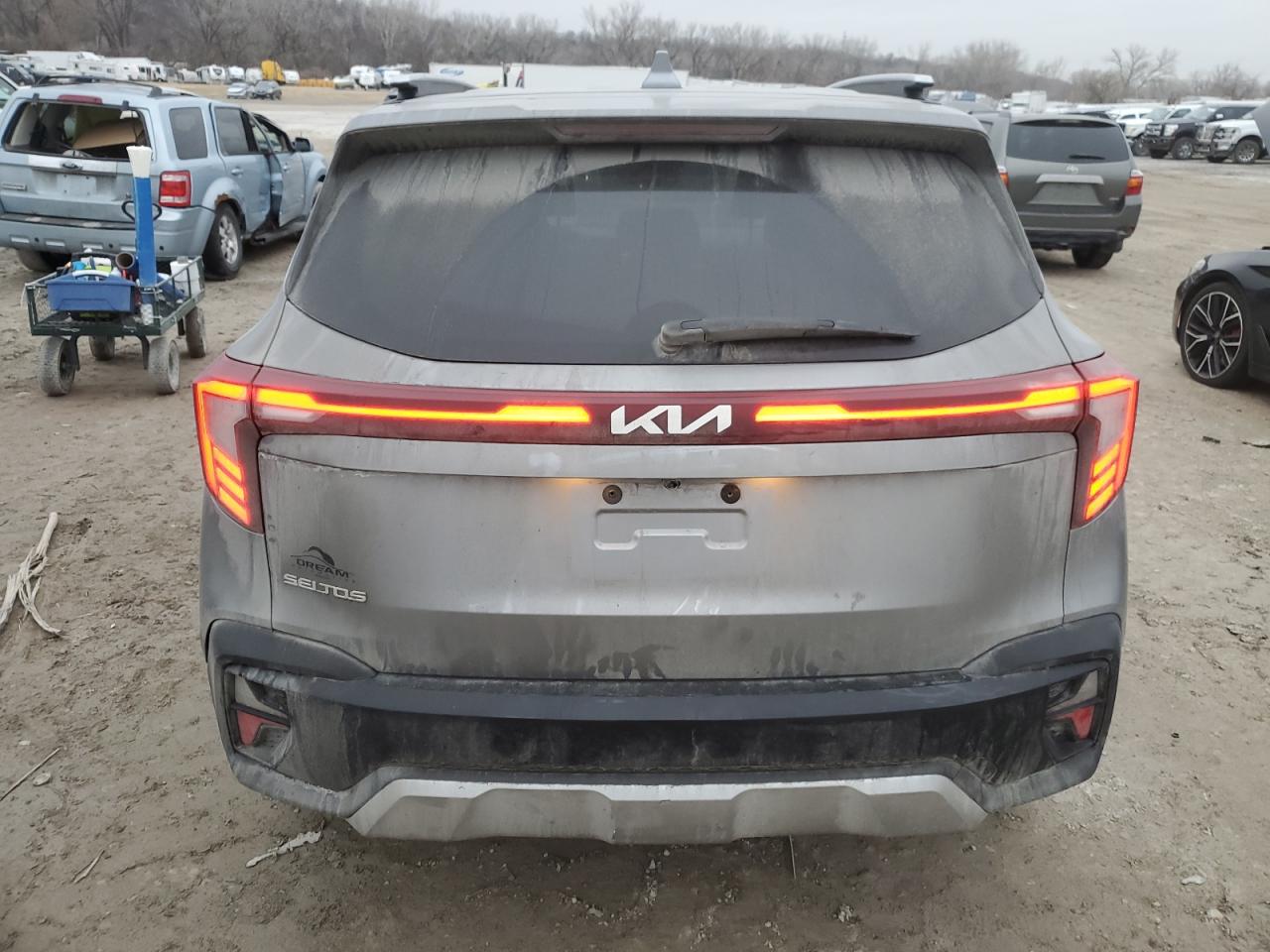 2024 KIA Seltos VIN KNDEU2AA7R7570319 Copart auction photo, all over damage thumbnail 6