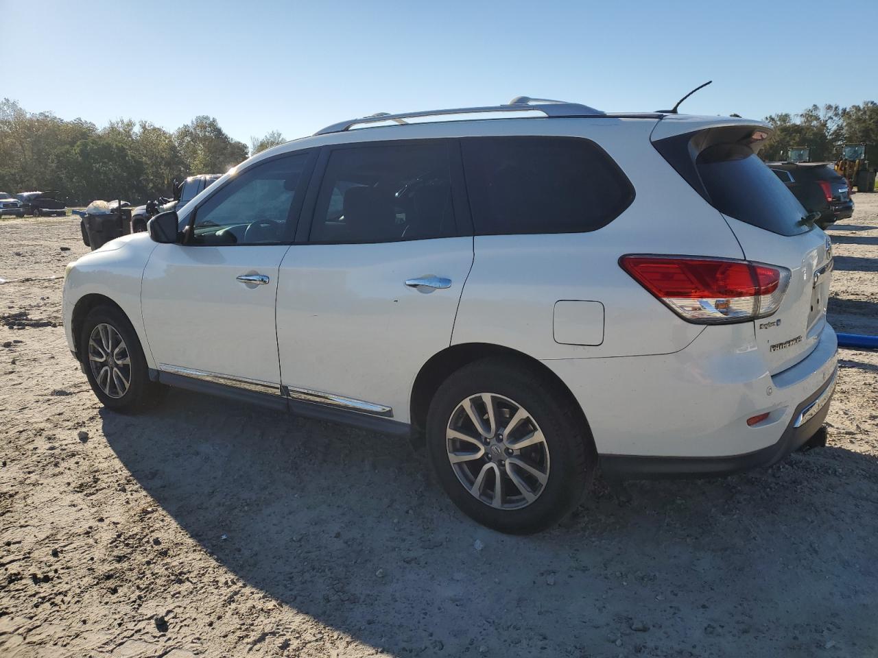 2015 Nissan Pathfinder VIN 5N1AR2MN8FC633957 Copart auction photo, top/roof / minor dent/scratches damage thumbnail 2