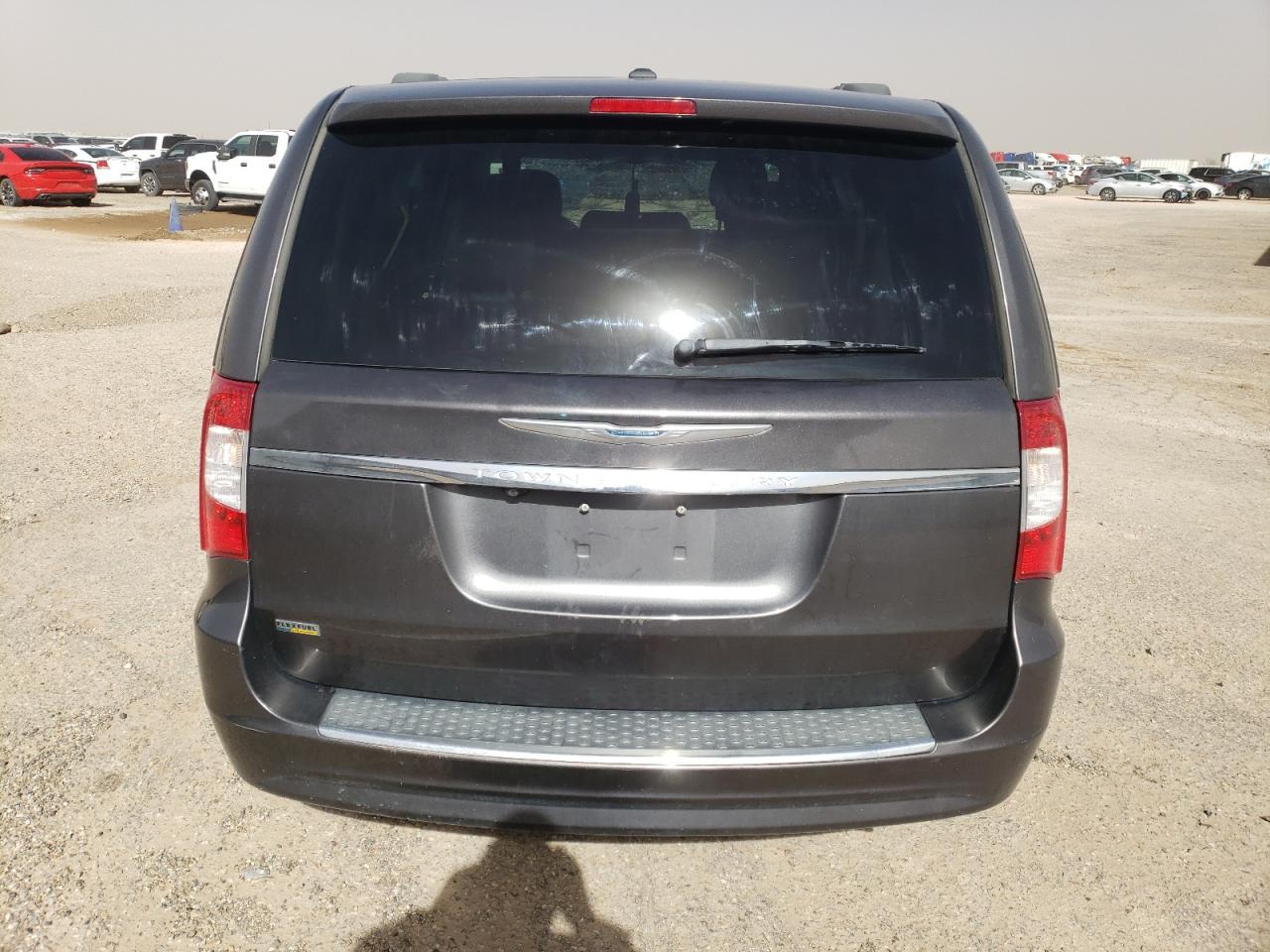 2016 Chrysler Town & Country VIN 2C4RC1BG2GR296296 Copart auction photo, front end / all over damage thumbnail 6