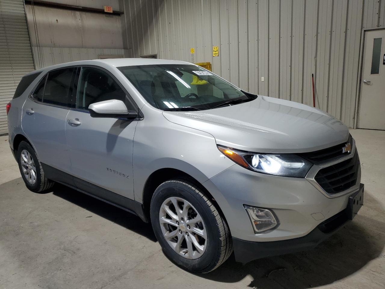 2020 Chevrolet Equinox VIN 3GNAXUEV4LS710390 Copart auction photo, minor dent/scratches damage thumbnail 4