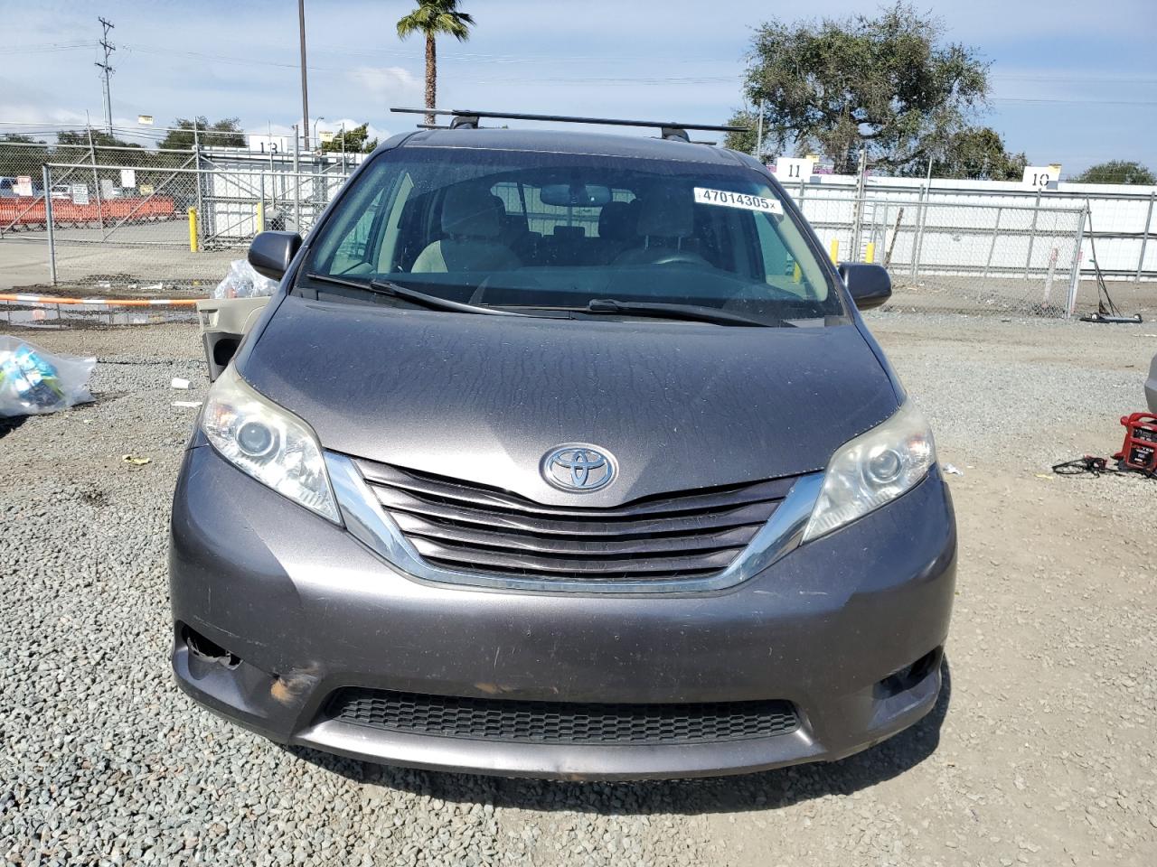 2017 Toyota Sienna VIN 5TDJZ3DC0HS162025 Copart auction photo, side damage thumbnail 5