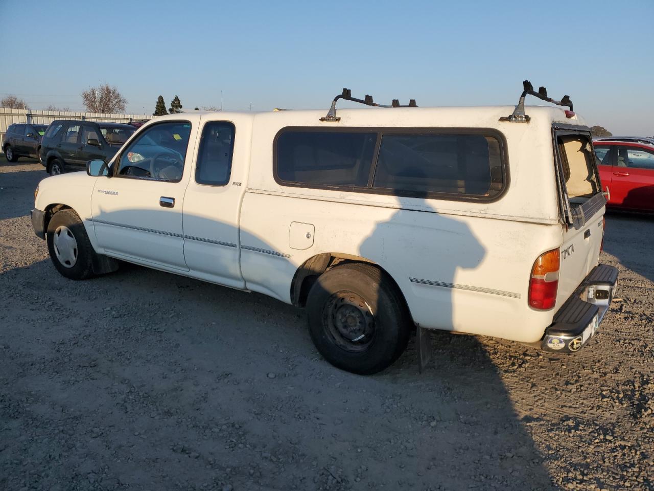 1998 Toyota Tacoma VIN 4TAVL52N5WZ031022 Copart auction photo, vandalism / side damage thumbnail 2