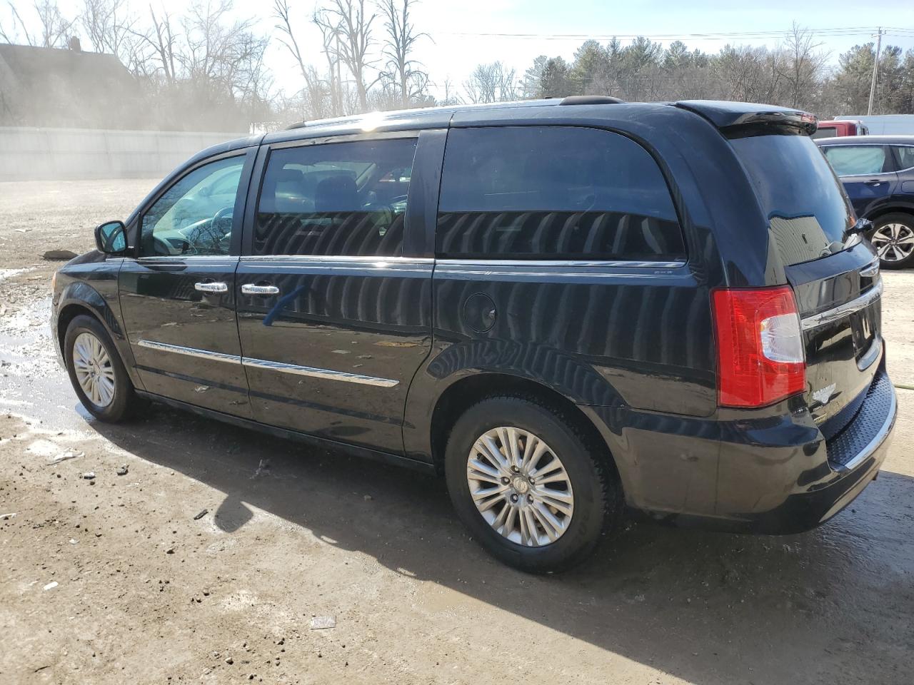 2015 Chrysler Town & Country VIN 2C4RC1JG8FR720449 Copart auction photo, front end damage thumbnail 2