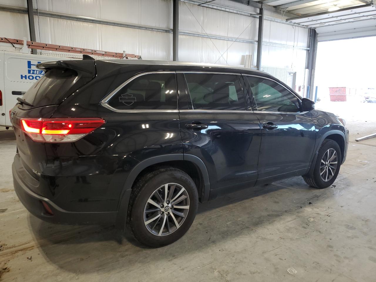 2017 Toyota Highlander VIN 5TDJZRFH0HS387881 Copart auction photo, all over damage thumbnail 3