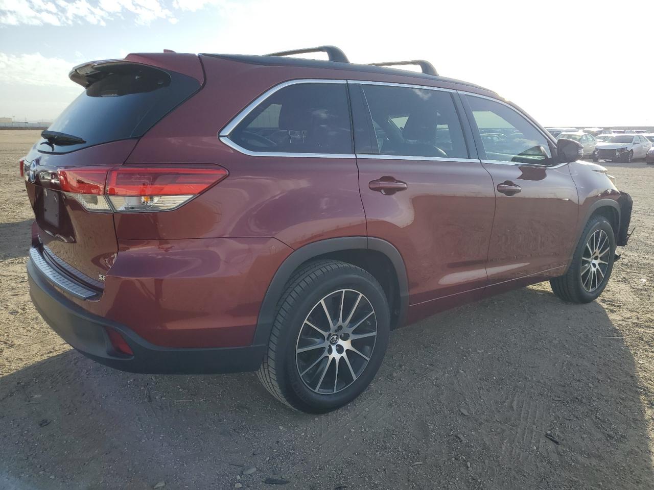 2018 Toyota Highlander VIN 5TDKZRFH5JS286054 Copart auction photo, front end damage thumbnail 3