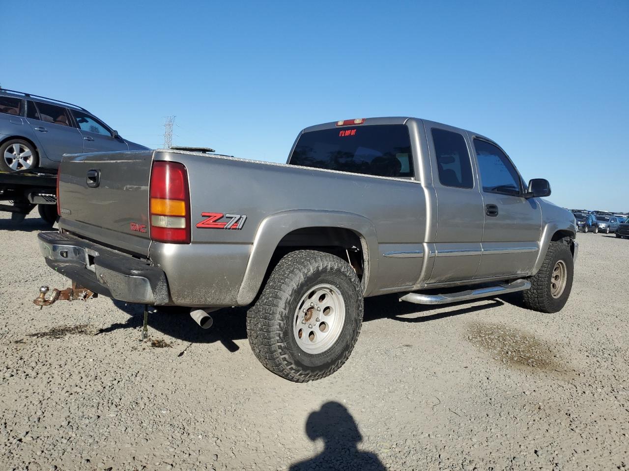 2000 GMC Sierra VIN 1GTEK19T4YE126248 Copart auction photo, rear end damage thumbnail 3