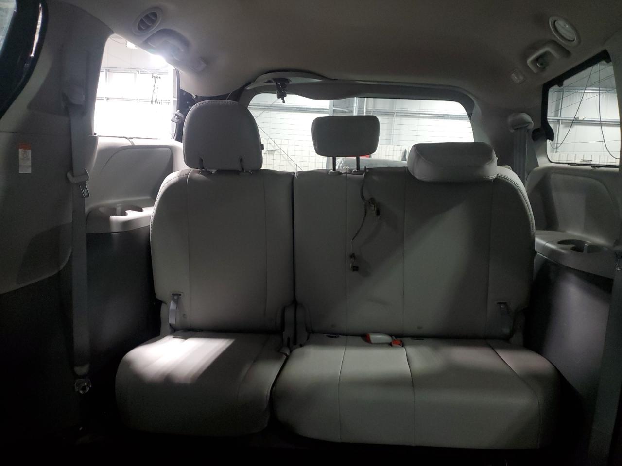 2018 Toyota Sienna VIN 5TDYZ3DC3JS927197 Copart auction photo, rear end / side damage thumbnail 10