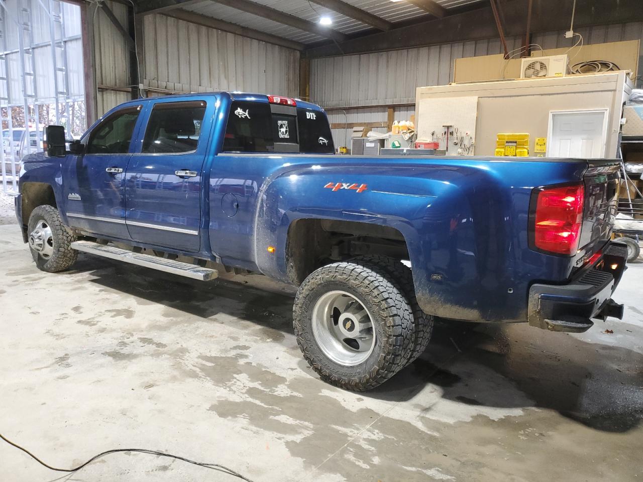 2018 Chevrolet Silverado VIN 1GC4K1EY0JF224318 Copart auction photo, side damage thumbnail 2