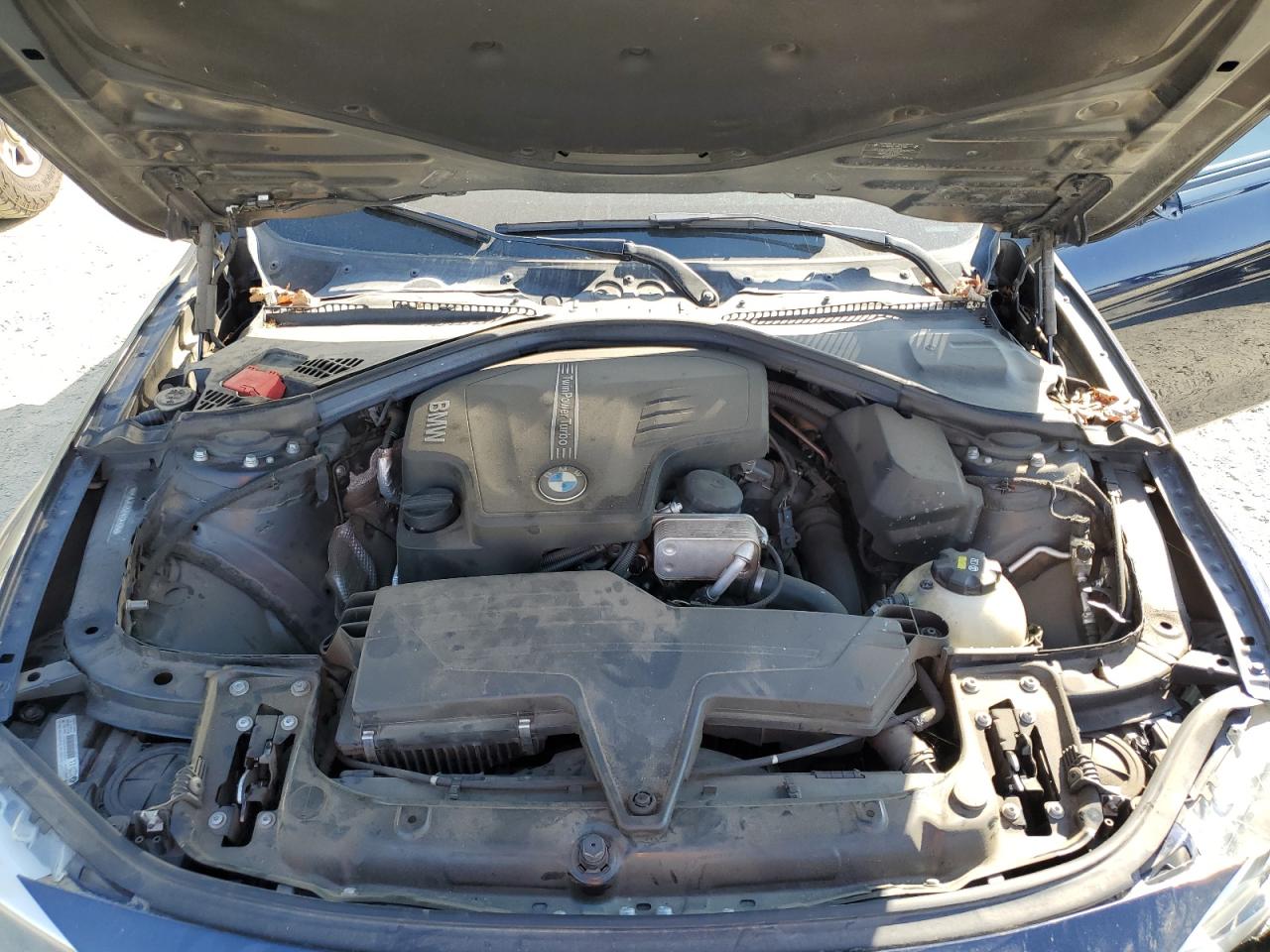 2015 BMW 3er VIN WBA3B1G57FNT04465 Copart auction photo, all over / undercarriage damage thumbnail 11