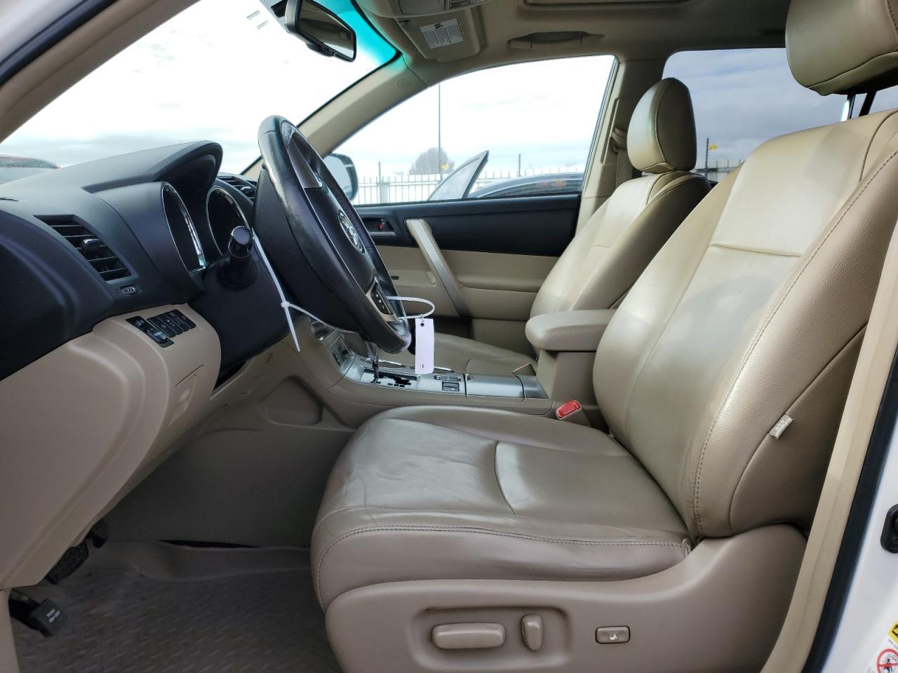 2012 Toyota Highlander VIN 5TDBK3EHXCS135328 Copart auction photo, front end / minor dent/scratches damage thumbnail 7