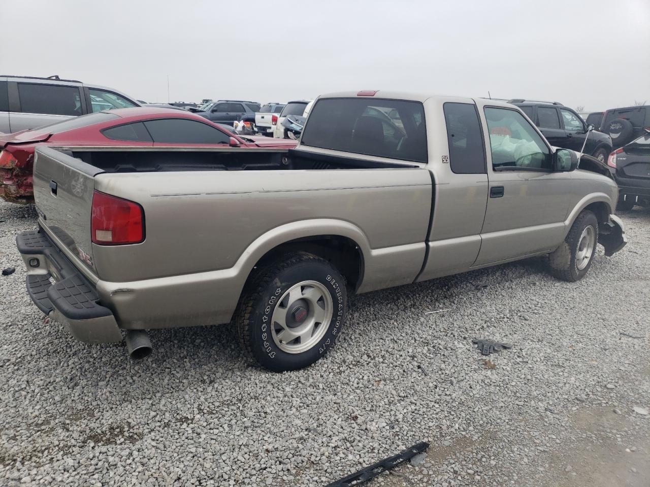 2000 GMC Sonoma VIN 1GTCS19W2Y8201805 Copart auction photo, front end / minor dent/scratches damage thumbnail 3