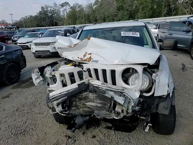 2015 Jeep Liberty (Patriot) VIN 1C4NJRBB3FD231255 Copart auction photo, front end damage thumbnail 11