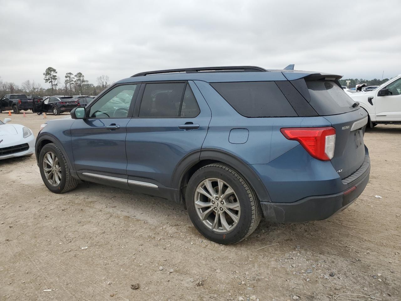 2020 Ford Explorer VIN 1FMSK7DHXLGA38399 Copart auction photo, front end / minor dent/scratches damage thumbnail 2