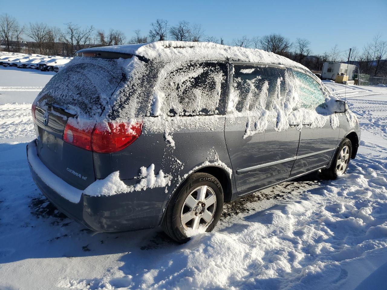 2009 Toyota Sienna VIN 5TDZK23C49S242061 Copart auction photo, minor dent/scratches damage thumbnail 3