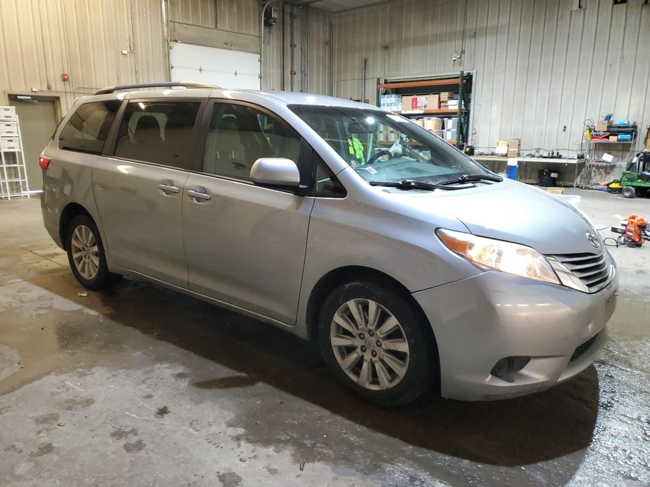 2015 Toyota Sienna VIN 5TDJK3DC2FS116262 Copart auction photo, rear end / front end damage thumbnail 4