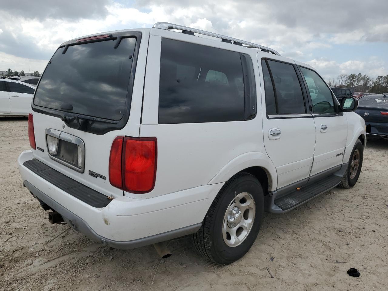 2001 Lincoln Navigator VIN 5LMEU27R81LJ09647 Copart auction photo, side / minor dent/scratches damage thumbnail 3