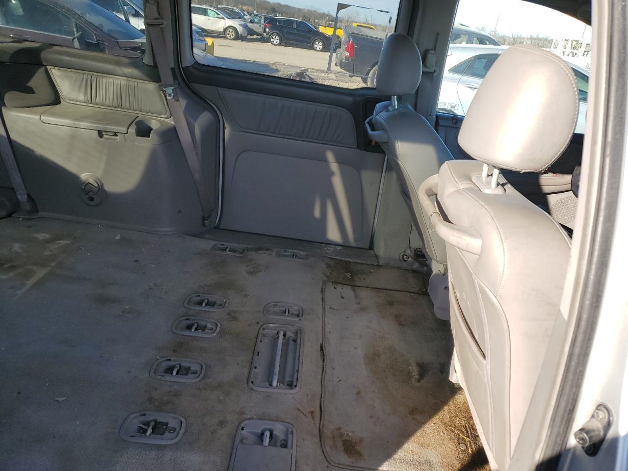 2004 Honda Odyssey VIN 5FNRL18954B071936 Copart auction photo, front end damage thumbnail 11