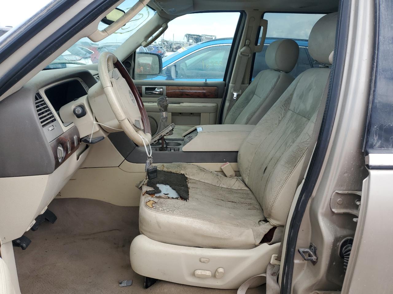 2004 Lincoln Navigator VIN 5LMFU27RX4LJ43162 Copart auction photo, water/flood damage thumbnail 7