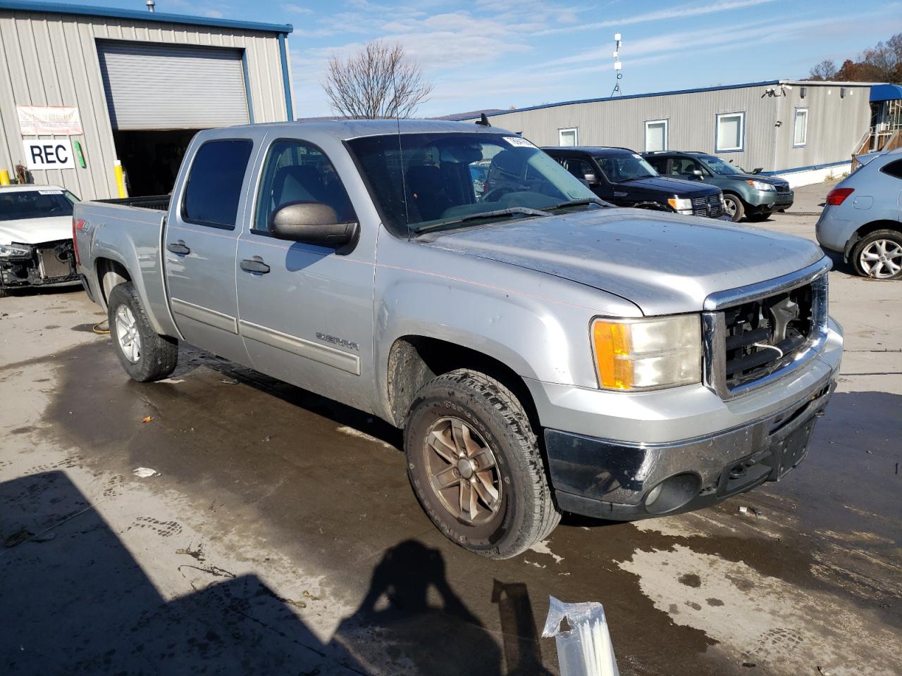 2010 GMC Sierra VIN 3GTRKVE30AG288231 Copart auction photo, front end damage thumbnail 4