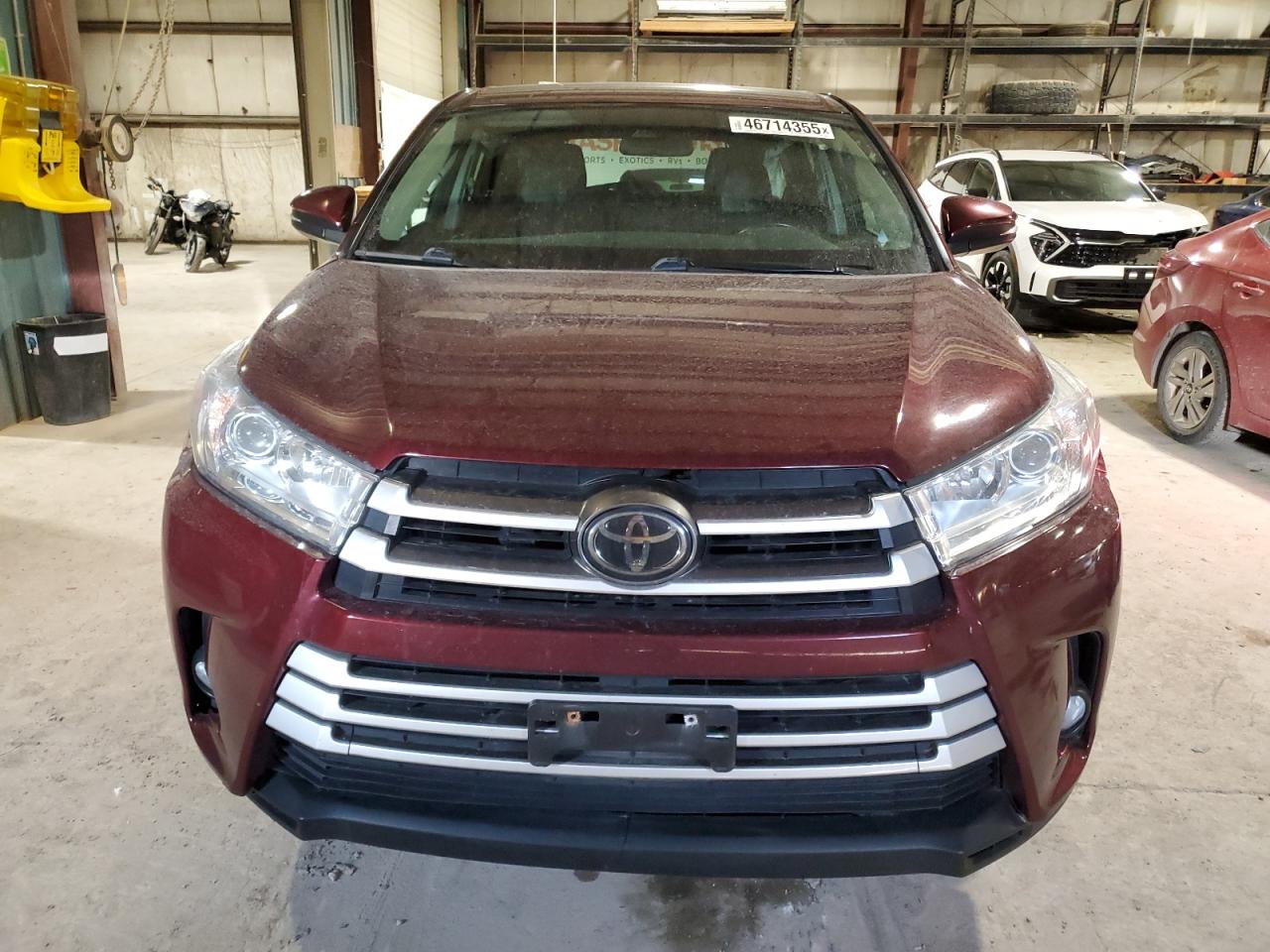 2017 Toyota Highlander VIN 5TDBZRFHXHS419692 Copart auction photo, front end / minor dent/scratches damage thumbnail 5