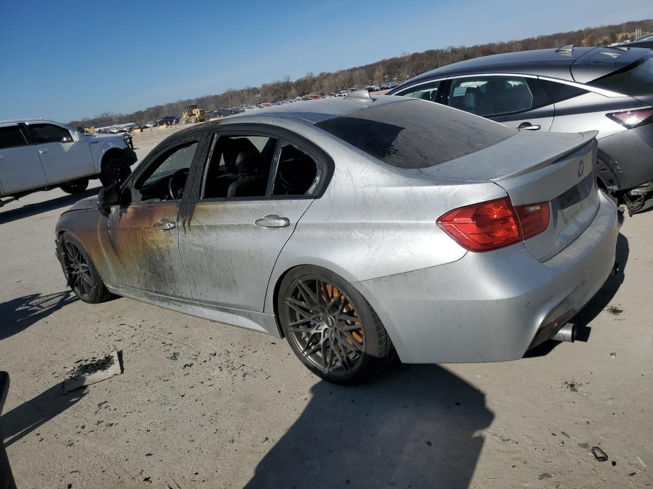 2014 BMW 3er VIN WBA3B9C5XEF588350 Copart auction photo, all over / burn damage thumbnail 2