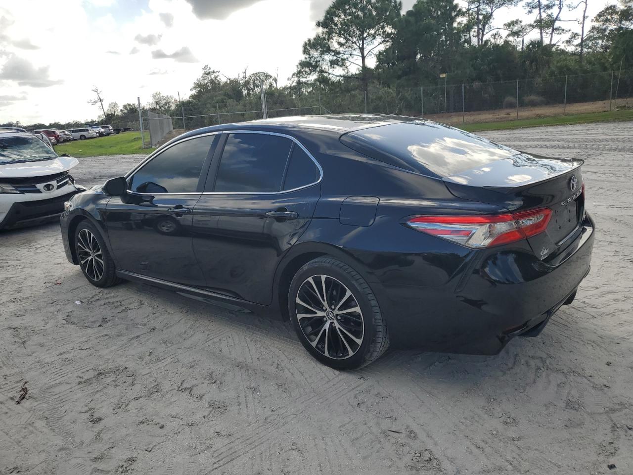 2018 Toyota Camry VIN 4T1B11HK8JU645745 Copart auction photo, side / minor dent/scratches damage thumbnail 2