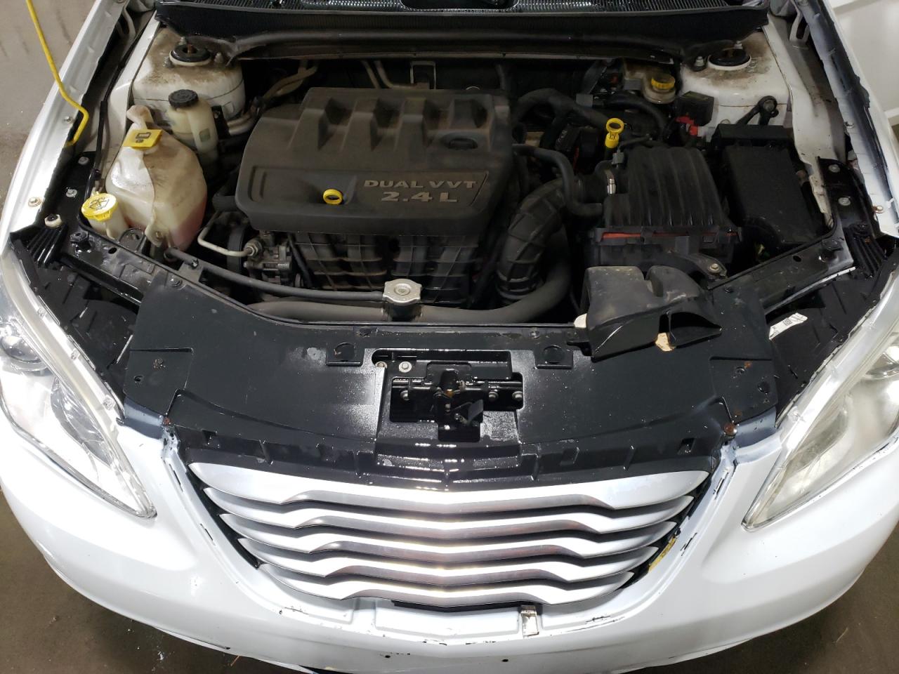 2013 Chrysler 200 VIN 1C3CCBAB5DN641836 Copart auction photo, side / front end damage thumbnail 12