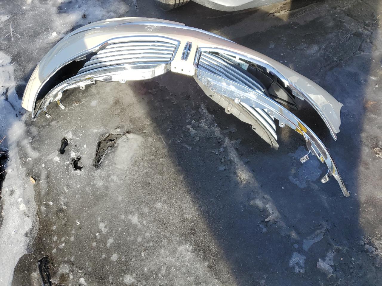 2014 Lincoln MKZ VIN 3LN6L2LU3ER824279 Copart auction photo, front end / minor dent/scratches damage thumbnail 12