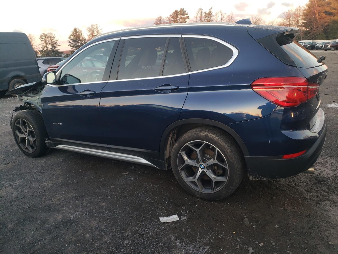 2018 BMW X1 VIN WBXHT3C36J5F89051 Copart auction photo, front end / minor dent/scratches damage thumbnail 2