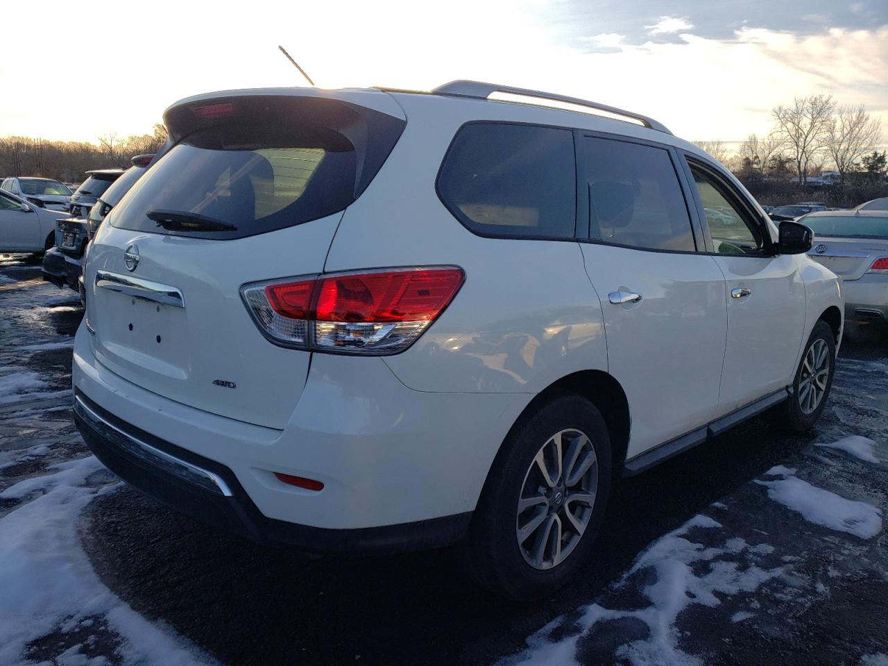2016 Nissan Pathfinder VIN 5N1AR2MMXGC649537 Copart auction photo, side / minor dent/scratches damage thumbnail 3
