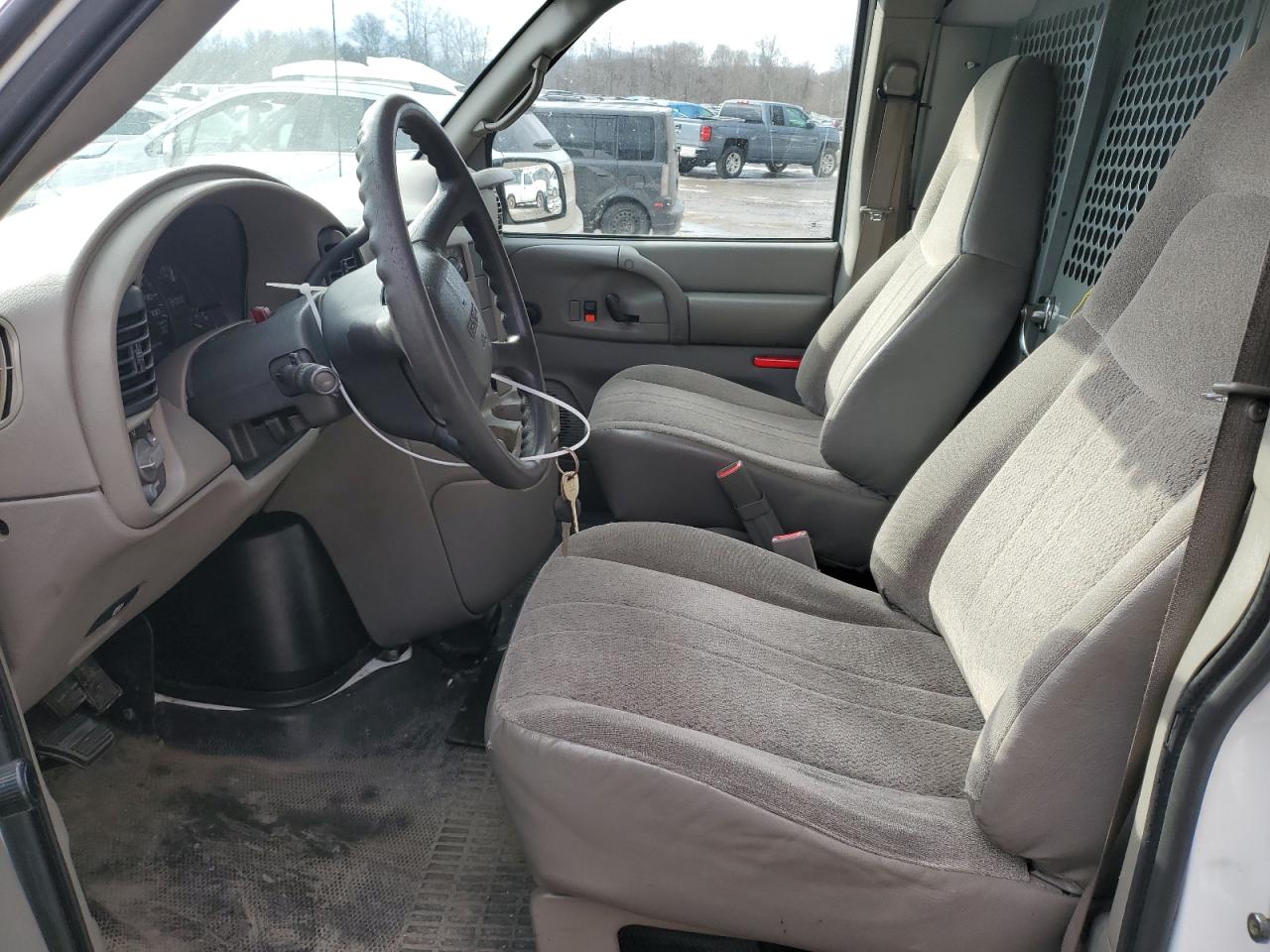 2005 GMC Safari VIN 1GTDM19X15B509277 Copart auction photo, front end damage thumbnail 7