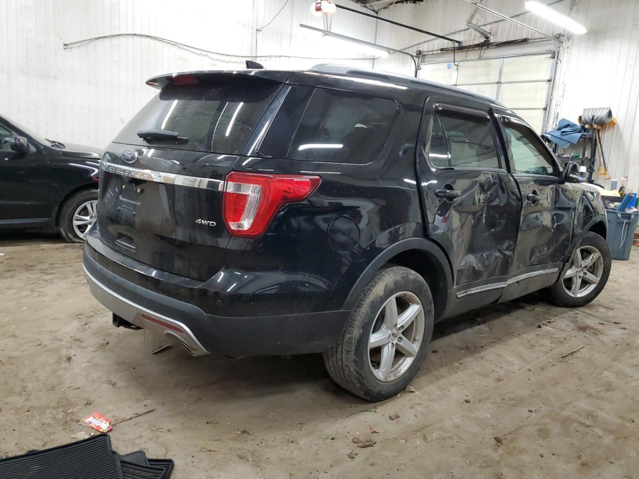 2016 Ford Explorer VIN 1FM5K8D82GGC97252 Copart auction photo, side / front end damage thumbnail 3