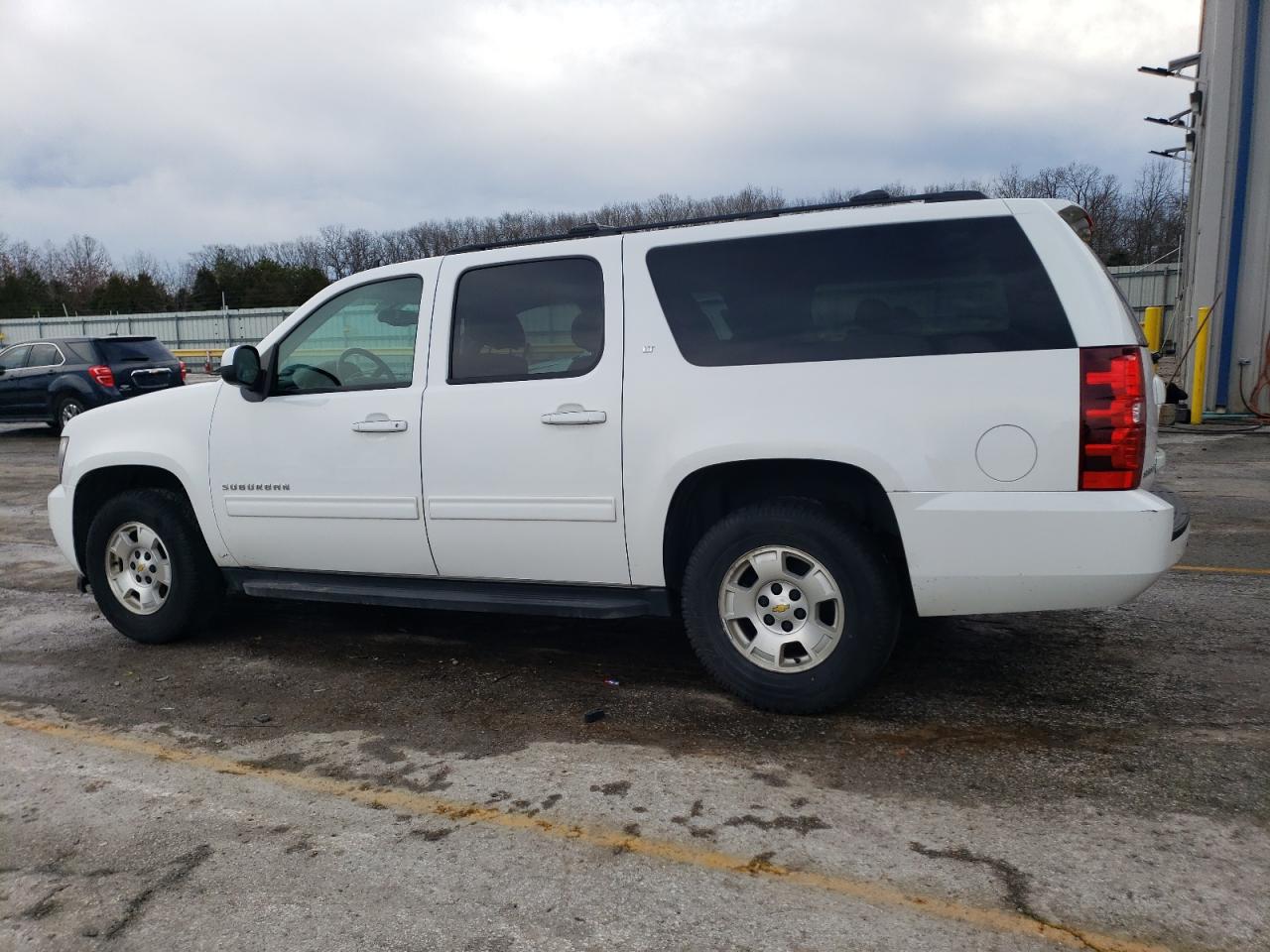 2013 Chevrolet Suburban VIN 1GNSCJE07DR245756 Copart auction photo, front end damage thumbnail 2