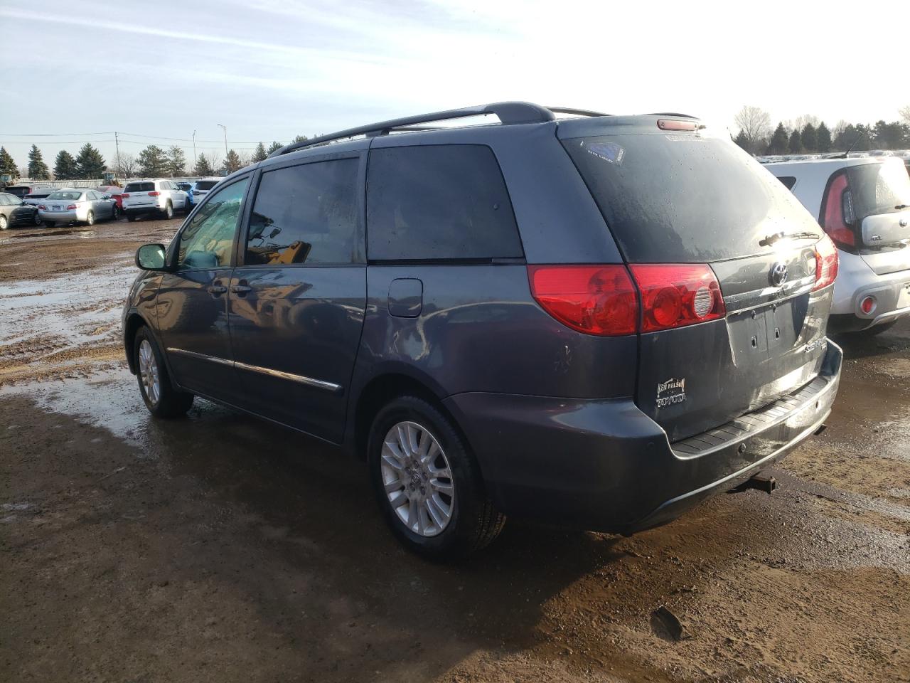 2009 Toyota Sienna VIN 5TDBK22C69S026392 Copart auction photo, rear end / minor dent/scratches damage thumbnail 2