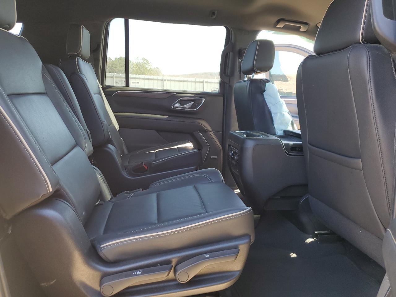 2022 Chevrolet Suburban VIN 1GNSKFKD4NR209368 Copart auction photo, front end / side damage thumbnail 11