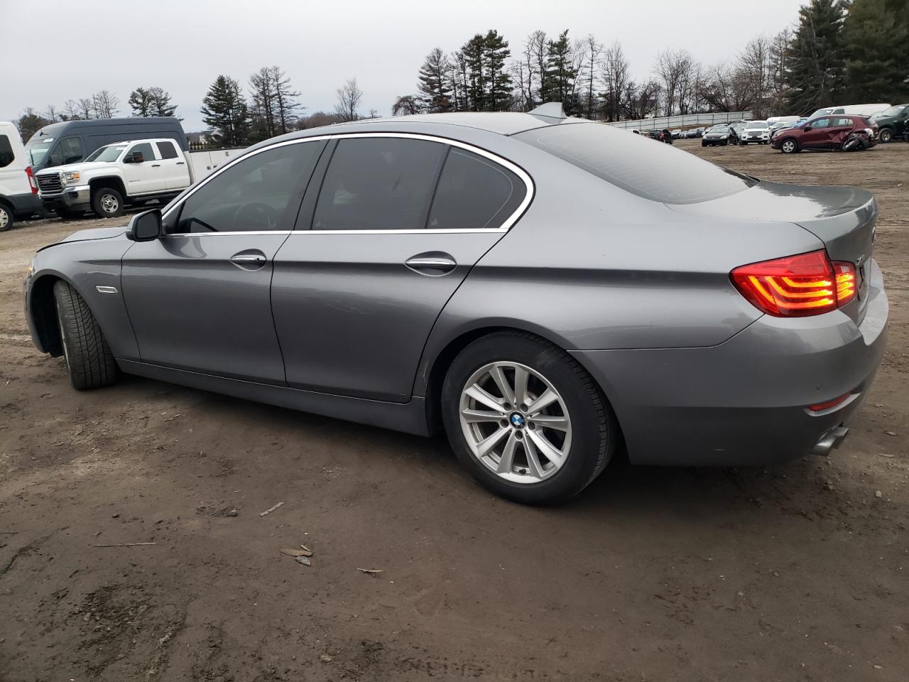 2015 BMW 5er VIN WBA5A7C55FD624104 Copart auction photo, front end / minor dent/scratches damage thumbnail 2