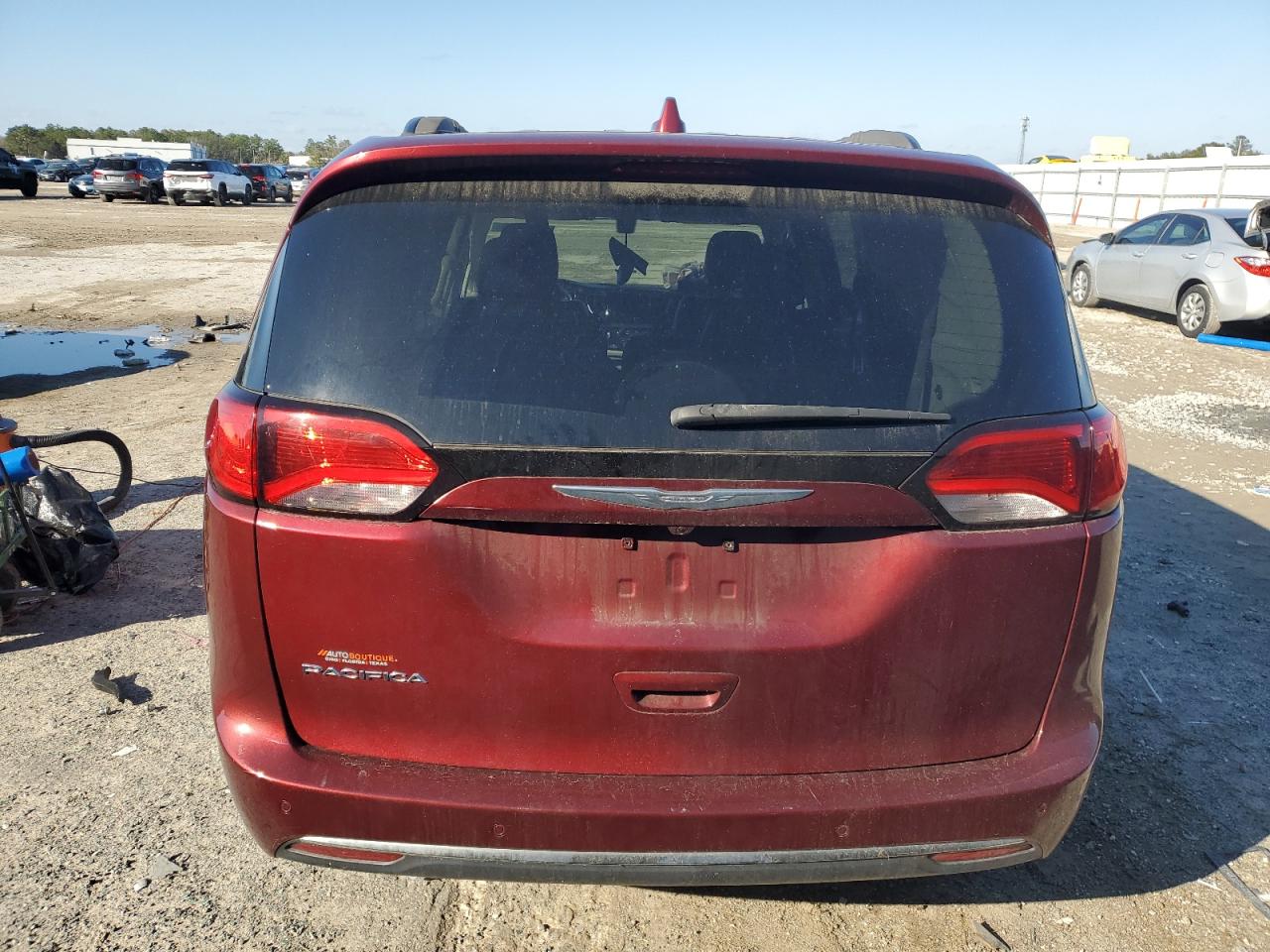 2017 Chrysler Pacifica VIN 2C4RC1BG5HR785101 Copart auction photo, front end / side damage thumbnail 6