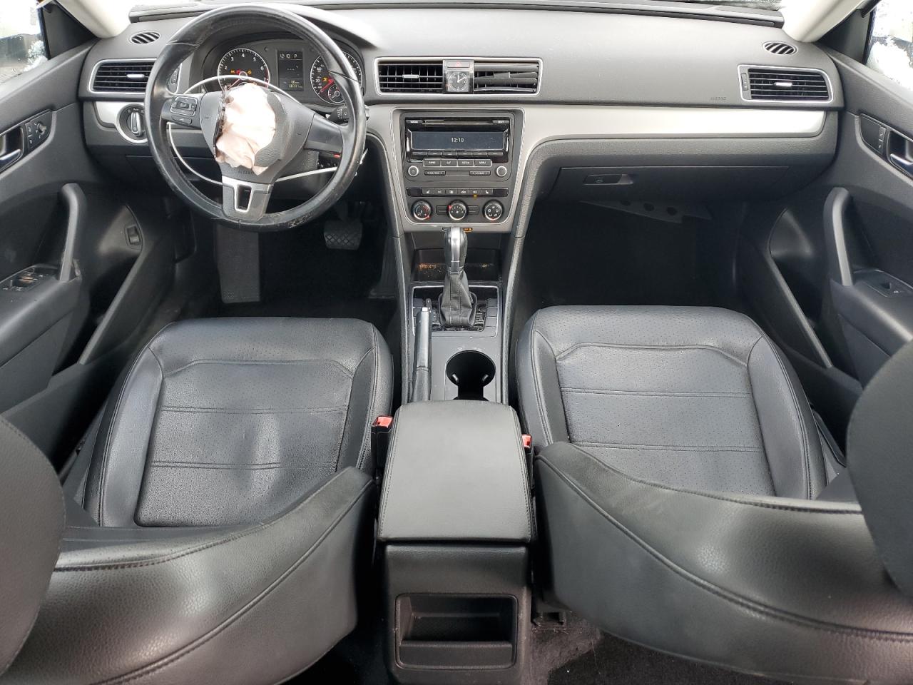 2015 Volkswagen Passat VIN 1VWAT7A31FC037141 Copart auction photo, front end damage thumbnail 8
