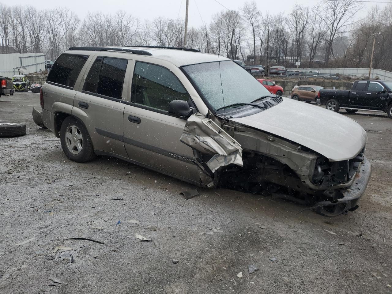 2003 Chevrolet TrailBlazer VIN 1GNDT13S132150887 Copart auction photo, front end / minor dent/scratches damage thumbnail 4