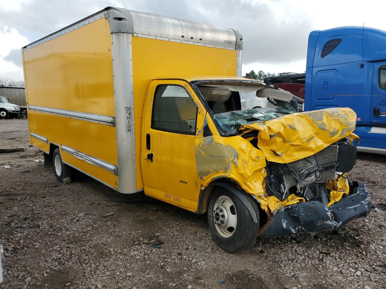 2018 GMC Savana VIN 7GZ37TCG9JN902396 Copart auction photo, front end / side damage thumbnail 4