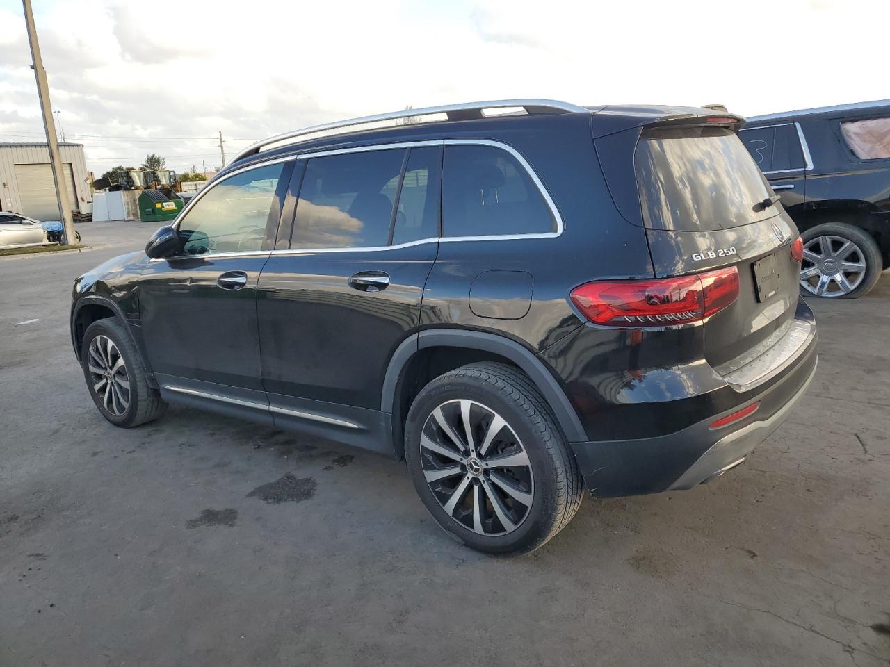 2021 Mercedes-Benz GLB VIN W1N4M4GB2MW104439 Copart auction photo, front end damage thumbnail 2
