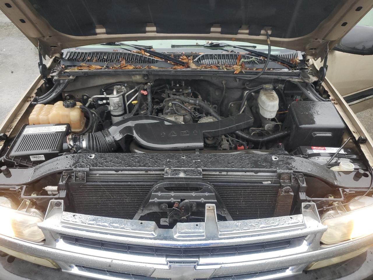 2005 Chevrolet Tahoe VIN 1GNEC13VX5R135569 Copart auction photo, rear end damage thumbnail 12