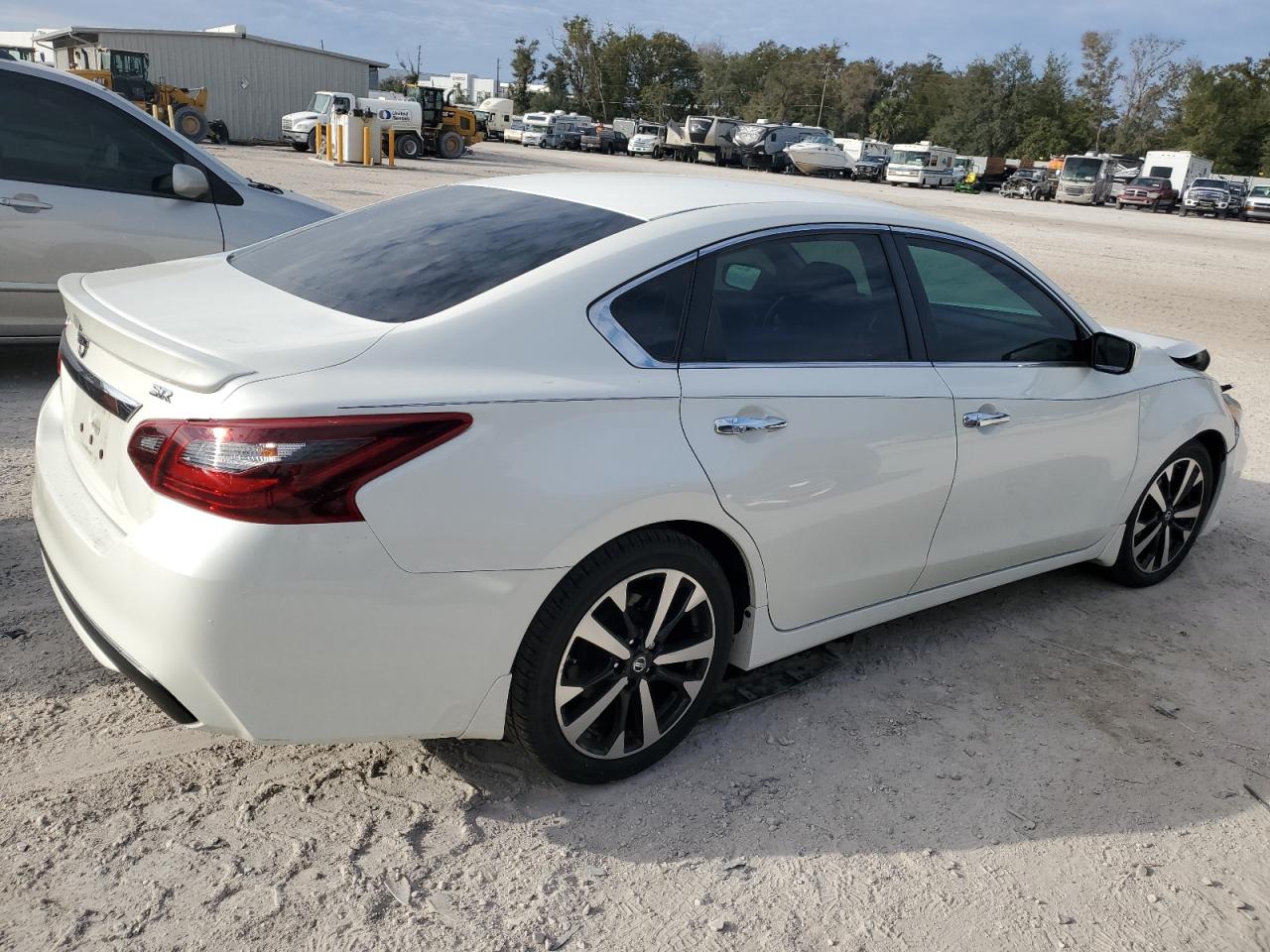 2018 Nissan Altima VIN 1N4AL3AP1JC138371 Copart auction photo, front end / minor dent/scratches damage thumbnail 3