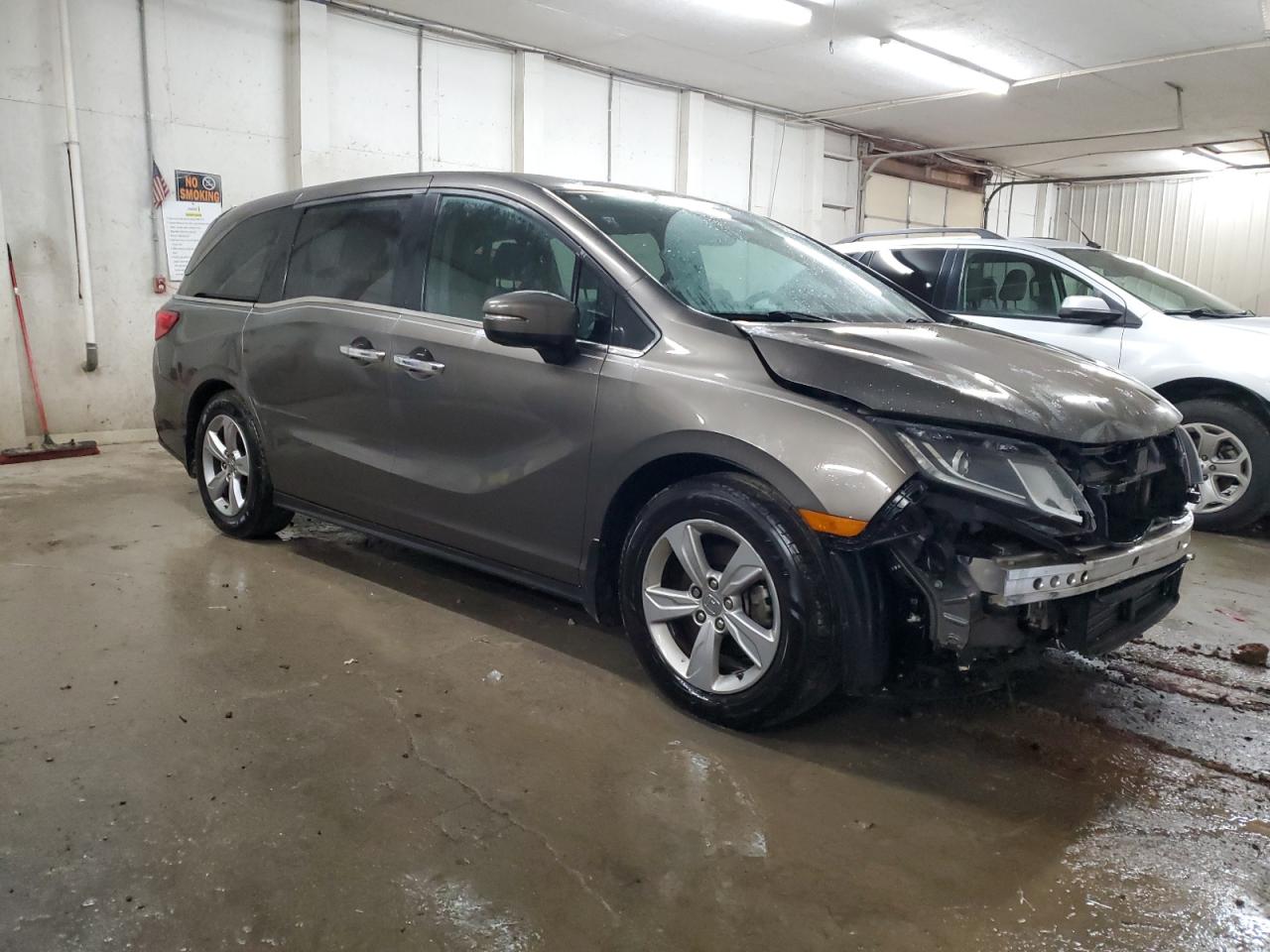 2019 Honda Odyssey VIN 5FNRL6H74KB091992 Copart auction photo, front end / side damage thumbnail 4