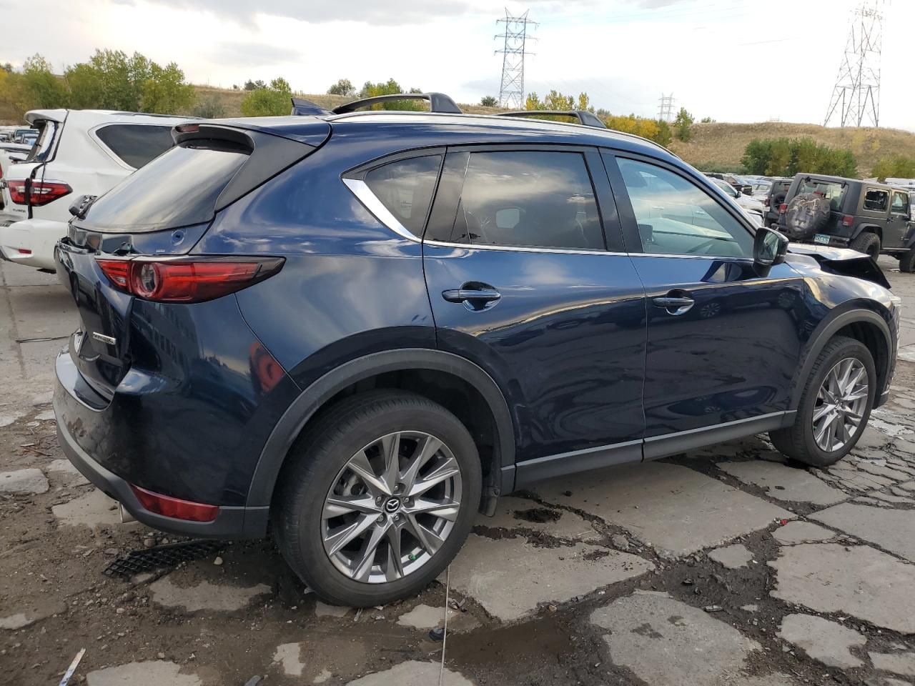 2021 Mazda CX-5 VIN JM3KFBDM2M0413082 Copart auction photo, front end / rear end damage thumbnail 3