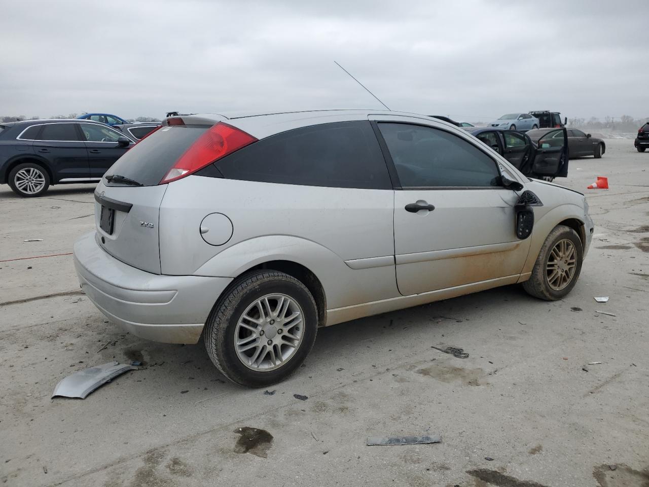 2006 Ford Focus VIN 1FAFP31N76W169137 Copart auction photo, all over damage thumbnail 3