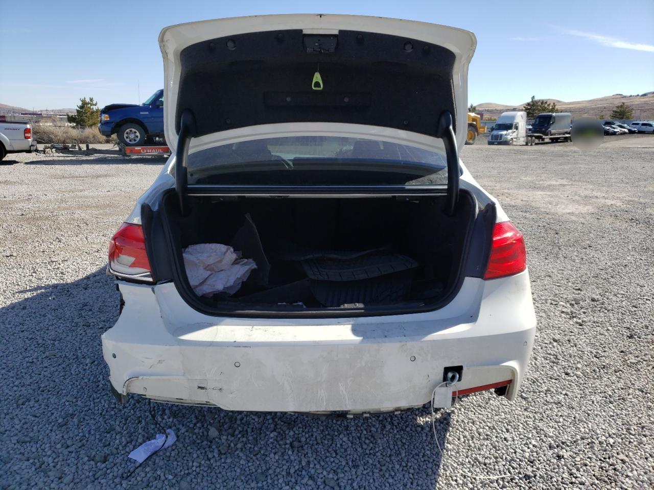2017 BMW 3er VIN WBA8B3G33HNU36139 Copart auction photo, front end / rear end damage thumbnail 6